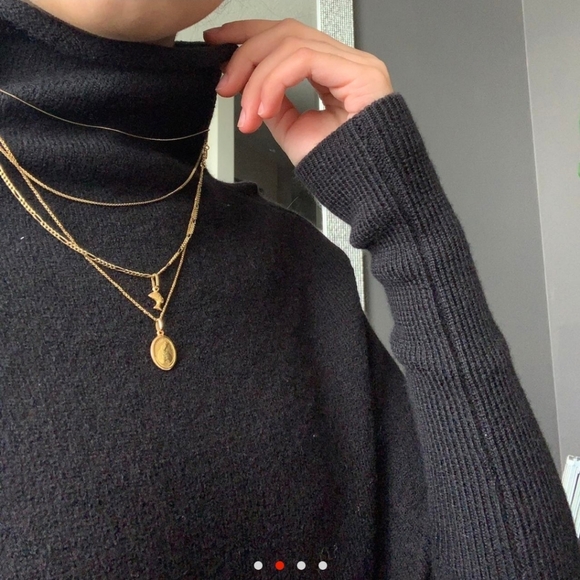 SOLD Aritzia (Wilfred) black turtleneck - Picture 3 of 4